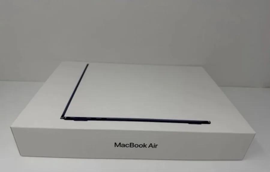 2026 Apple MacBook Air 13-inch (M5 Chip), 16GB RAM, 512GB SSD, Liquid Retina Display, 12MP Camera, Touch ID - MIDNIGHT BLACK — image 2 of 8